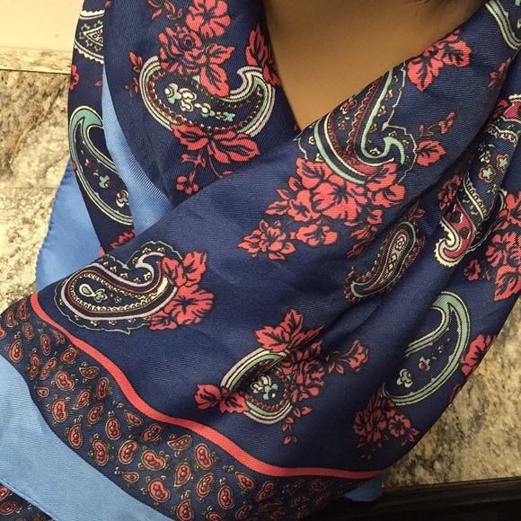 Beautiful Scarf 🧣 - Picture 5 of 8